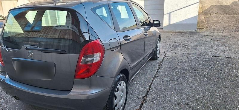 Gebraucht Mercedes A180 Elegance 116 PS (85 kW) 2011 Grau Kleinwagen