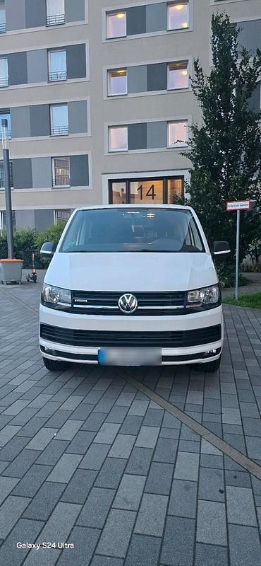 Weiß Gebraucht 2016 VW Caravelle Van / Kleinbus | 20.000 € - Bild 1/4