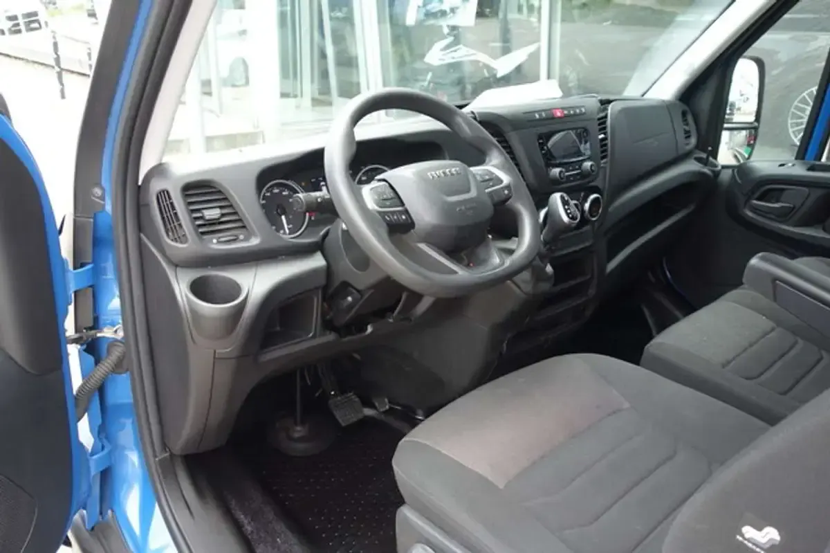 Gebraucht Iveco Daily 175 PS (128 kW) 2022 Blau Van / Kleinbus