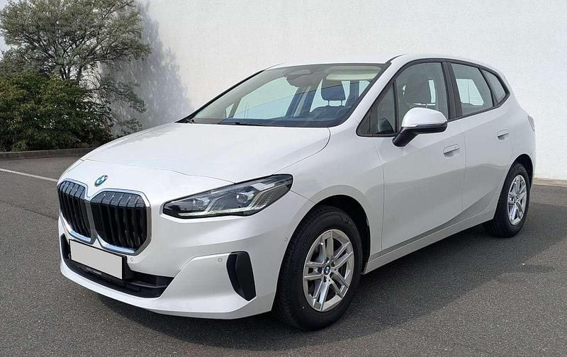 Mineralweiss Gebraucht 2024 BMW 218 Van / Kleinbus | 25.990 € (Guter Preis) - Bild 1/4