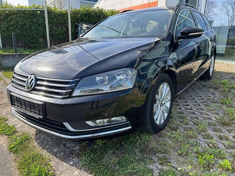 Deep black perleffekt Gebraucht 2012 VW Passat Comfortline Kombi | 7.750 € (Guter Preis) - Bild 1/4