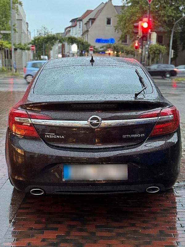 Gebraucht Opel Insignia 194 PS (142 kW) 2014 Braun Limousine