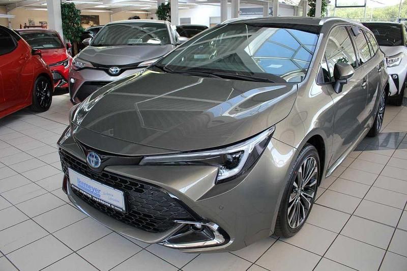 Manganbronze metallic Neu 2024 Toyota Corolla Team Kombi | 31.390 € (Superpreis) - Bild 1/4