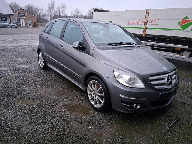 Gebraucht Mercedes B200 140 PS (102 kW) 2010 Grau Van / Kleinbus