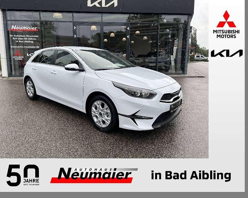 Neu Kia Ceed 101 PS (74 kW) 2025 (wd) casa white s Kleinwagen