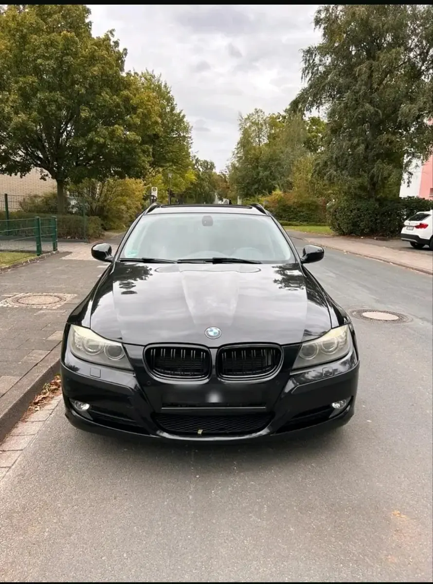 Gebraucht BMW 318 Sport Line 149 PS (109 kW) 2010 Schwarz Kombi