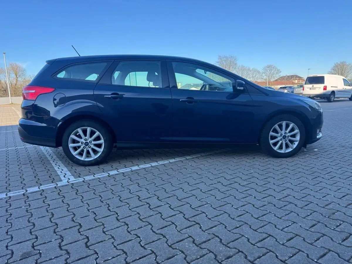 Gebraucht Ford Focus Trend 105 PS (77 kW) 2017 Blau Kombi
