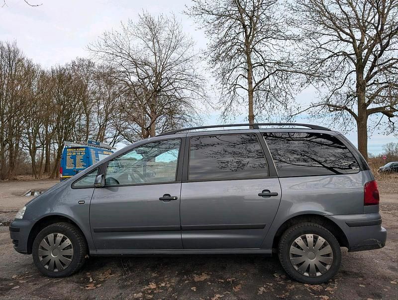 Second-hand VW Sharan 116 CP (85 kW) 2010 Monovolum