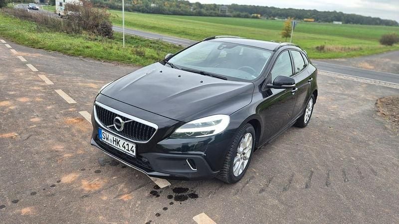 Schwarz Gebraucht 2017 Volvo V40 CC Summum Kombi | 13.999 € (Fairer Preis) - Bild 1/4