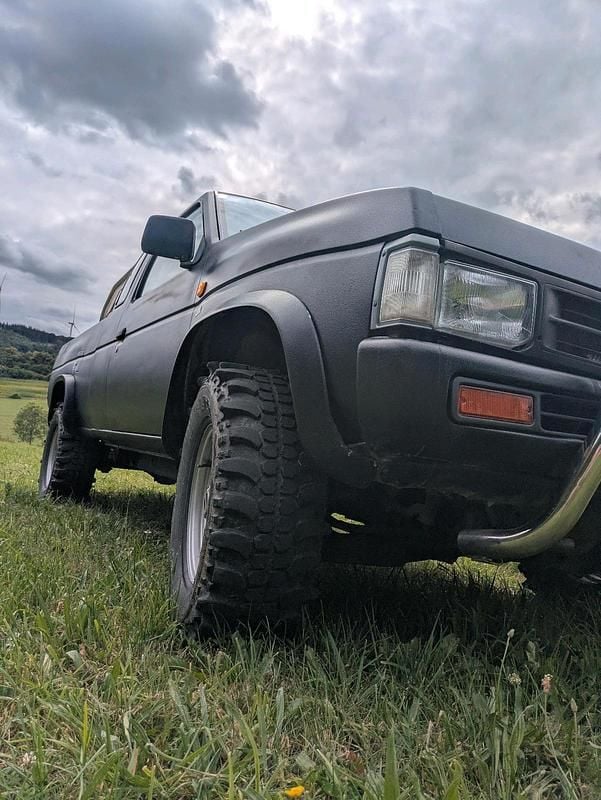 Schwarz Gebraucht 1997 Nissan PickUp Abholung | 6.999 € - Bild 1/4