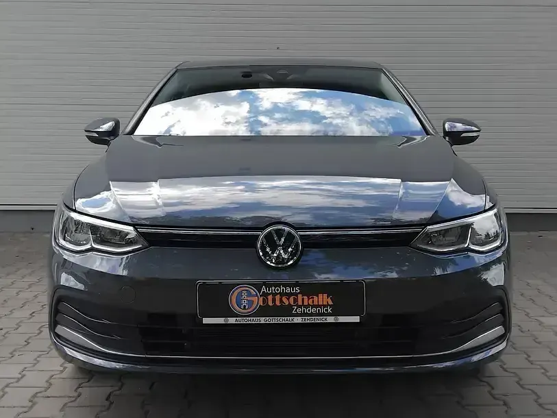 Gebraucht VW Golf VIII 131 PS (96 kW) 2022 Delfingrau metallic Limousine