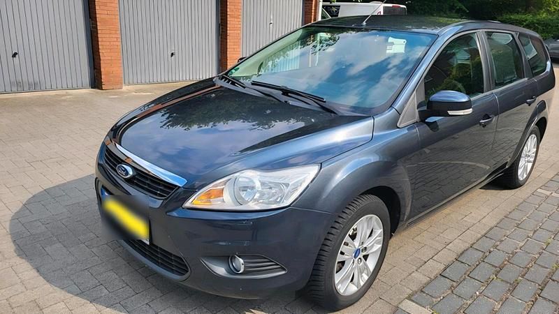 Gebraucht Ford Focus 74 PS (54 kW) 2008 Grau Kombi