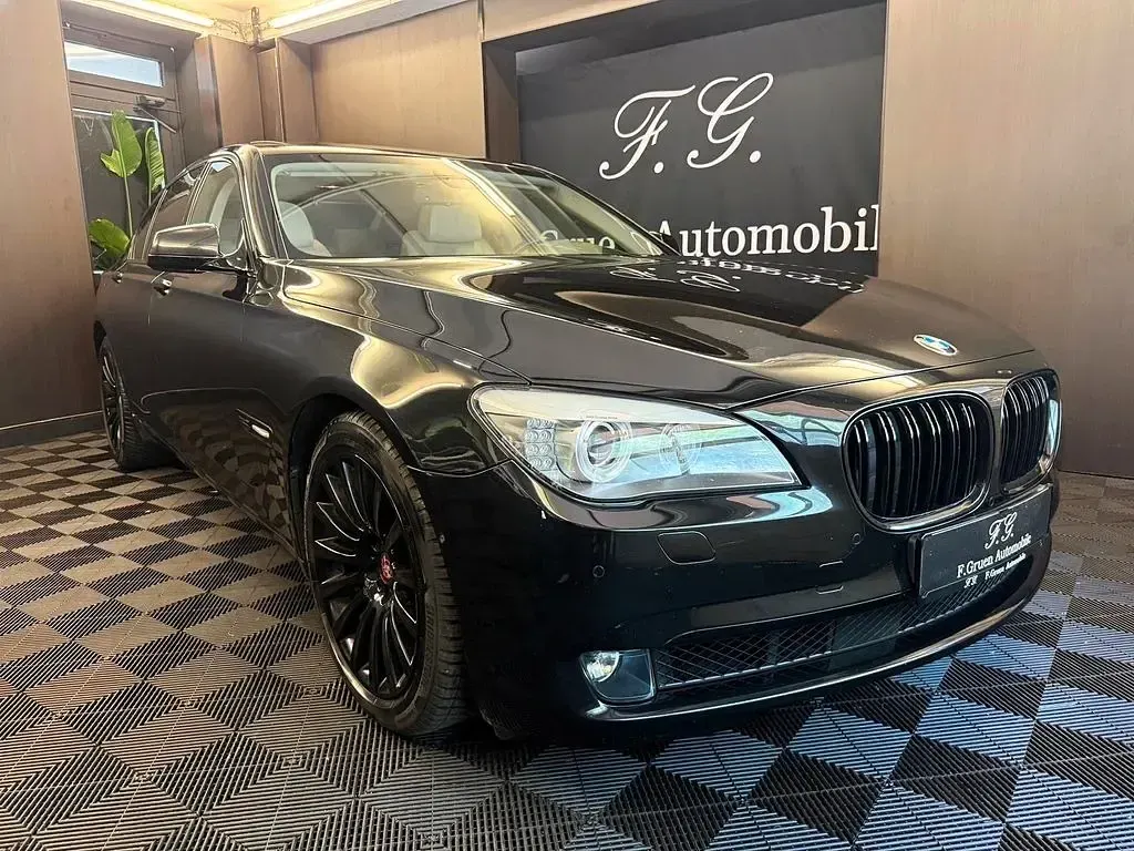 Gebraucht BMW 740 306 PS (225 kW) 2011 Schwarz Limousine