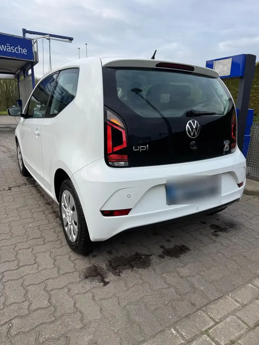 Second-hand VW up! 65 CP (47 kW) 2021 Alb Hatchback