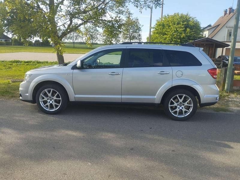 Silber Gebraucht 2012 Fiat Freemont Urban SUV | 4.999 € (Guter Preis) - Bild 1/4