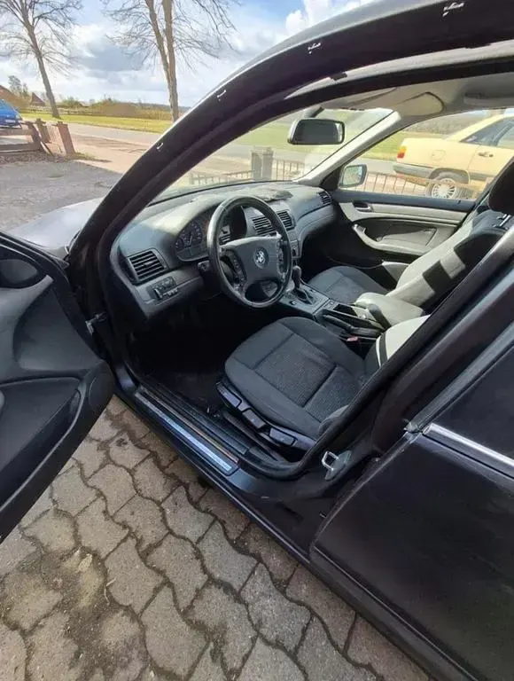 Gebraucht BMW 320 Basis 170 PS (125 kW) 2004 Schwarz Limousine