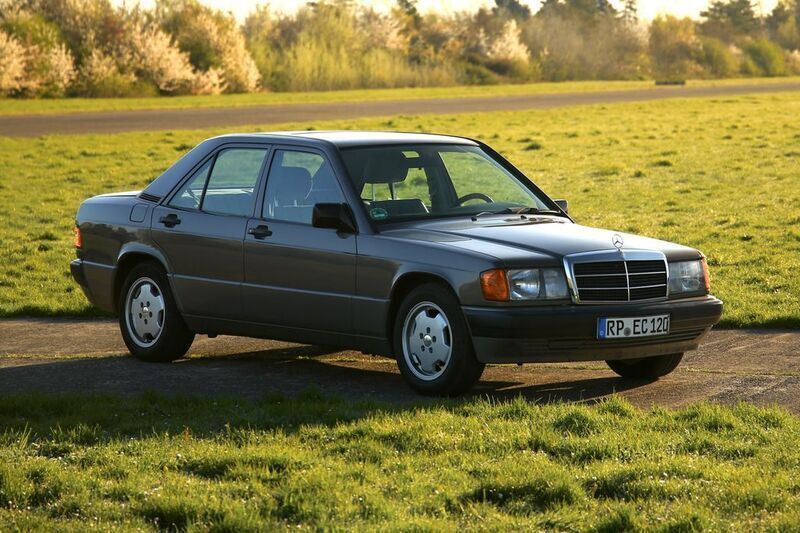 Grau Gebraucht 1993 Mercedes 190 Limousine | 9.900 € - Bild 1/4