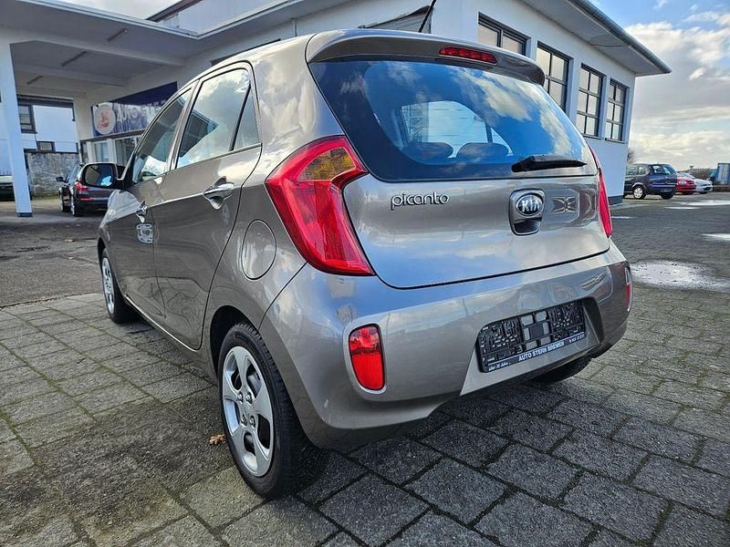 Gebraucht Kia Picanto Edition 7 69 PS (50 kW) 2013 Silber Kleinwagen