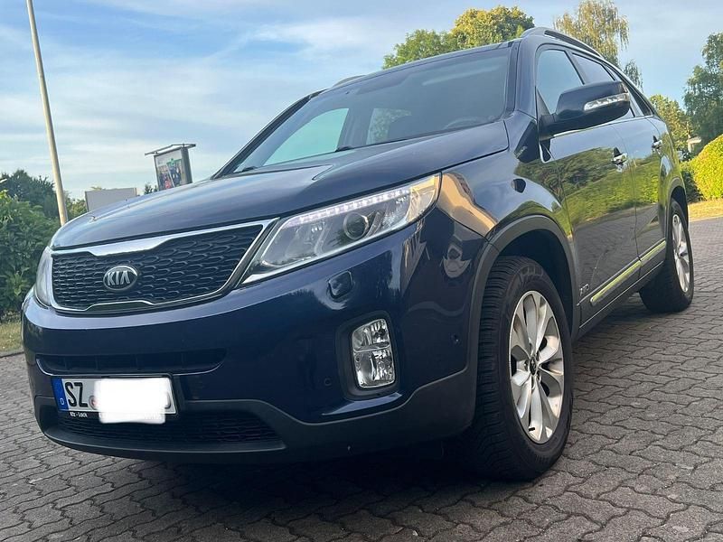 Blau Gebraucht 2014 Kia Sorento Vision SUV | 7.990 € - Bild 1/4