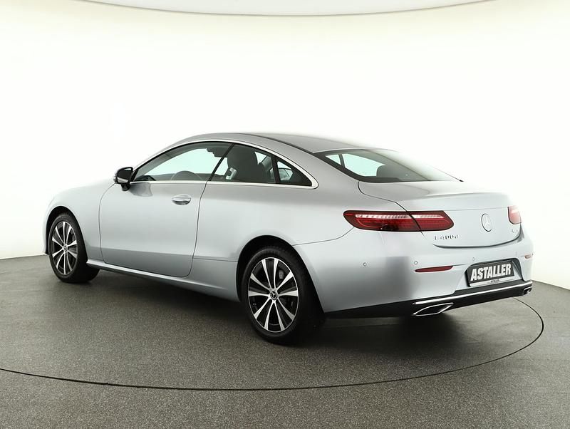 Gebraucht Mercedes E400 Avantgarde 330 PS (242 kW) 2021 Metalliclack hightechsilber Coupé