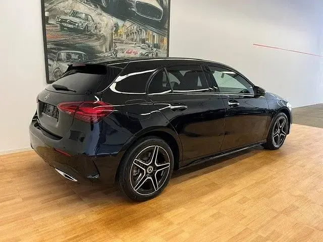 Gebraucht Mercedes A250 AMG line 163 PS (119 kW) 2025 Schwarz Limousine