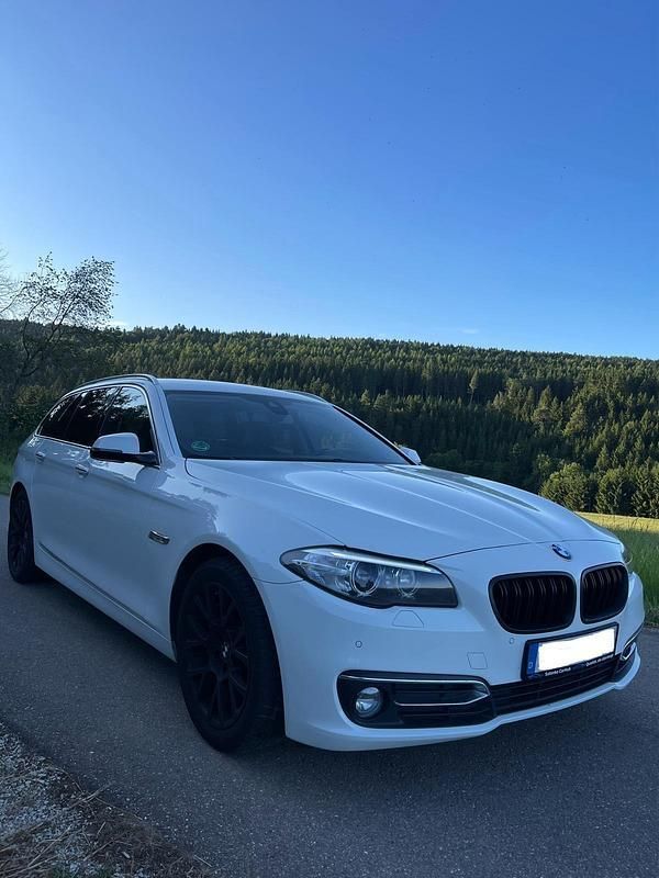 Weiß Gebraucht 2017 BMW 530 Kombi | 11.890 € (Superpreis) - Bild 1/4