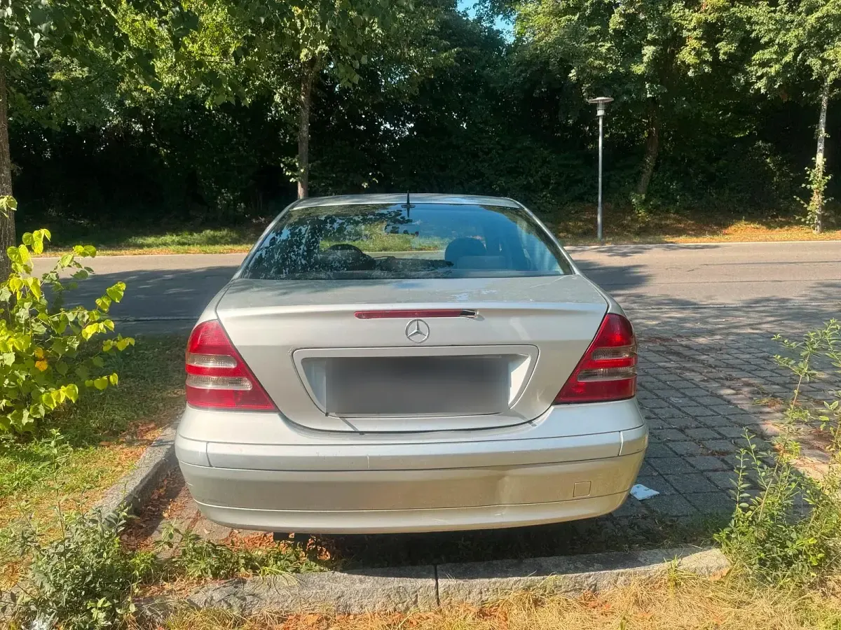 Gebraucht Mercedes C200 116 PS (85 kW) 2001 Silber Limousine