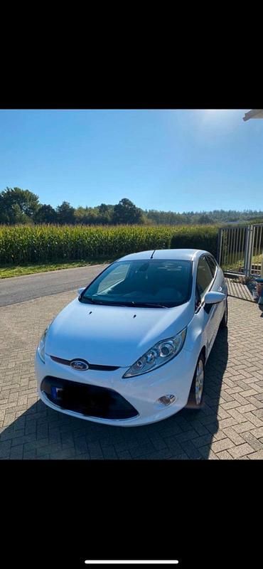 Gebraucht Ford Fiesta Titanium 60 PS (44 kW) 2009 Weiß Kleinwagen