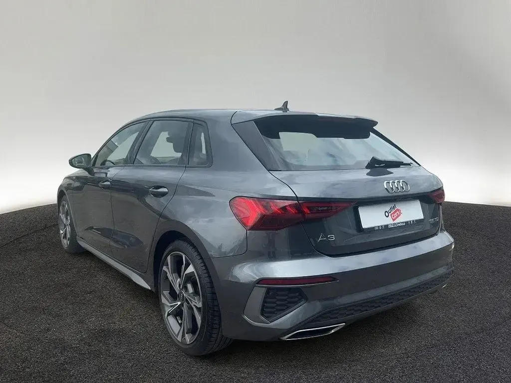 Gebraucht Audi A3 S-Line 150 PS (110 kW) 2023 Daytonagrau perleffekt Limousine