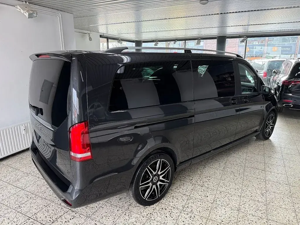 Gebraucht Mercedes V300 AMG 237 PS (174 kW) 2023 Grau Van / Kleinbus