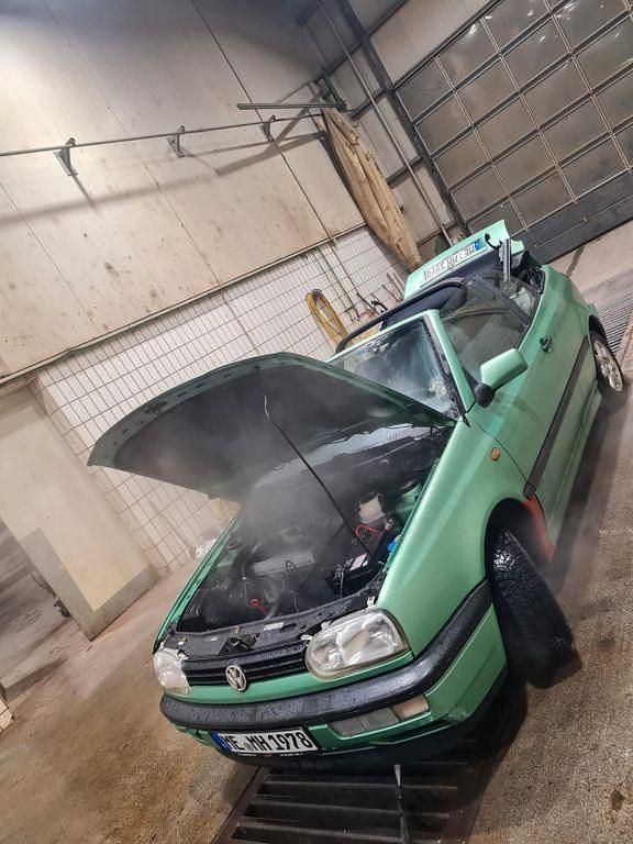 Grün Gebraucht 1995 VW Golf Cabriolet Cabrio | 1.300 € - Bild 1/4