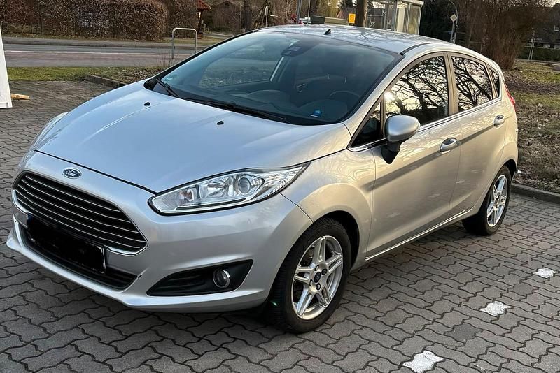 Gebraucht Ford Fiesta Titanium 125 PS (91 kW) 2013 Silber Kleinwagen