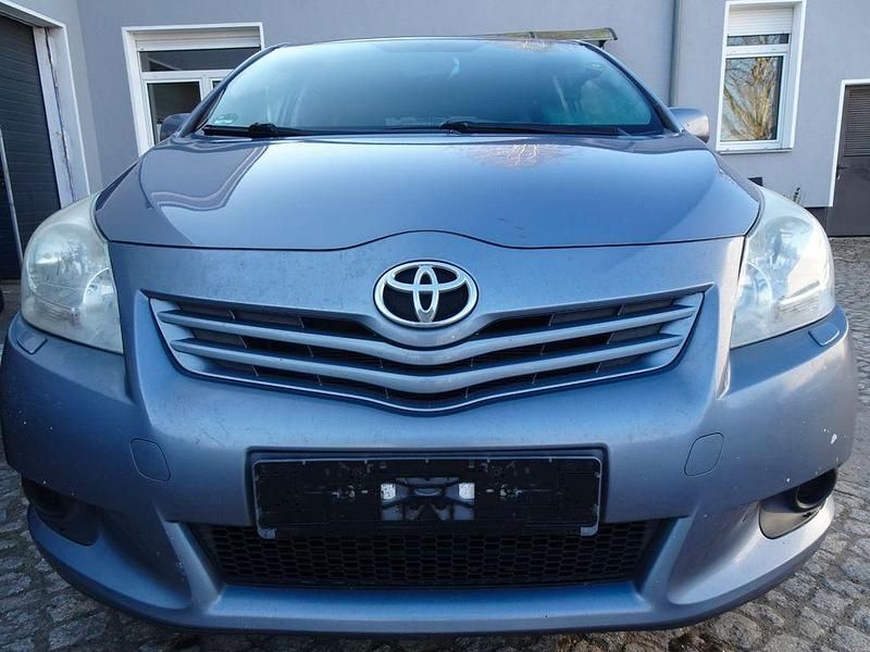 Gebraucht Toyota Verso Basis 132 PS (97 kW) 2012 Grau Van / Kleinbus