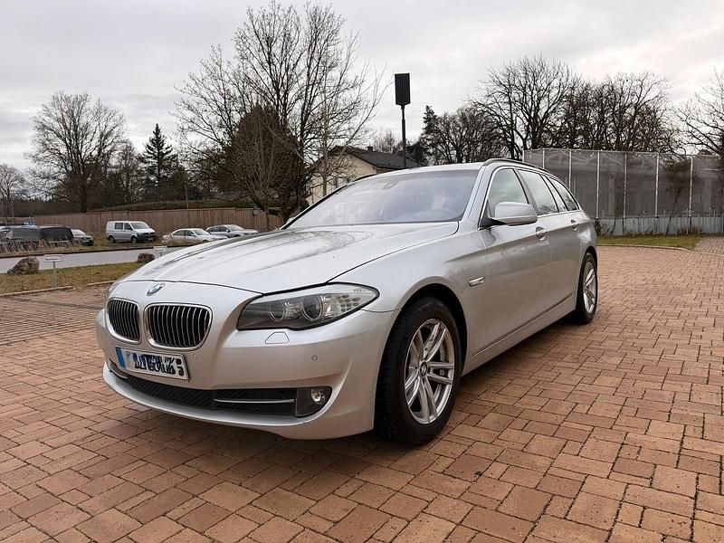 Silber Gebraucht 2012 BMW 525 Luxury Line Kombi | 7.400 € (Guter Preis) - Bild 1/4