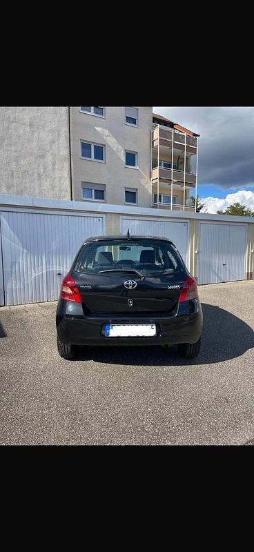 Gebraucht Toyota Yaris 70 PS (51 kW) 2009 Schwarz Kleinwagen