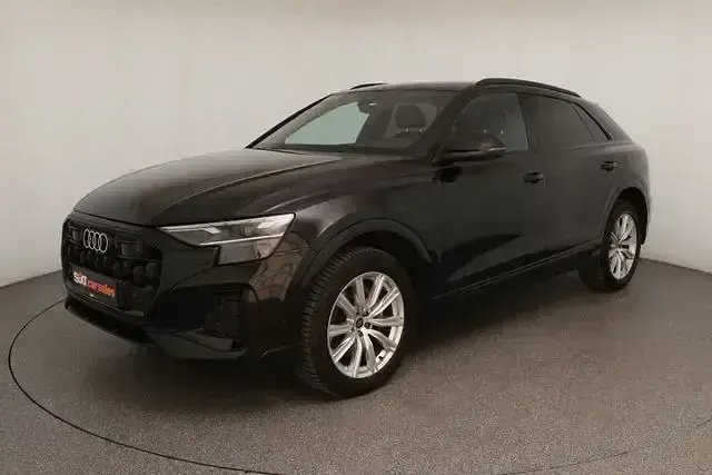 Używany Audi Q8 Ambiente 286 KM (210 kW) 2025 Czarny SUV