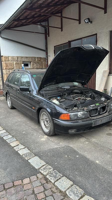 Gebraucht BMW 540 286 PS (210 kW) 1999 Schwarz Kombi