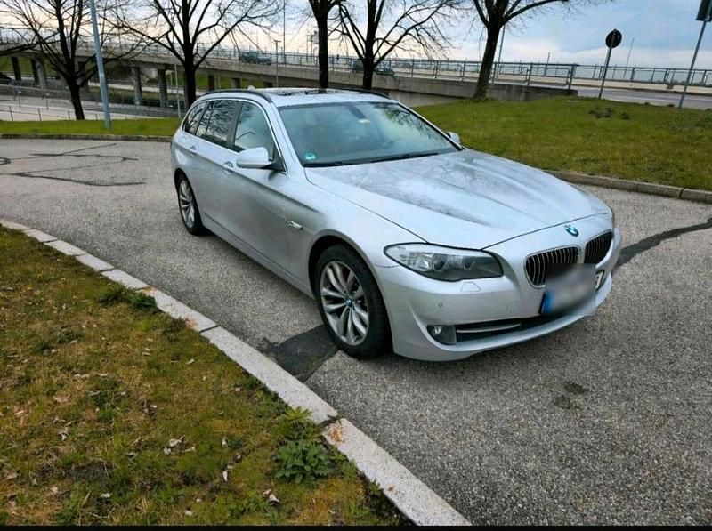 Gebraucht BMW 530 Luxury Line 258 PS (189 kW) 2012 Kombi
