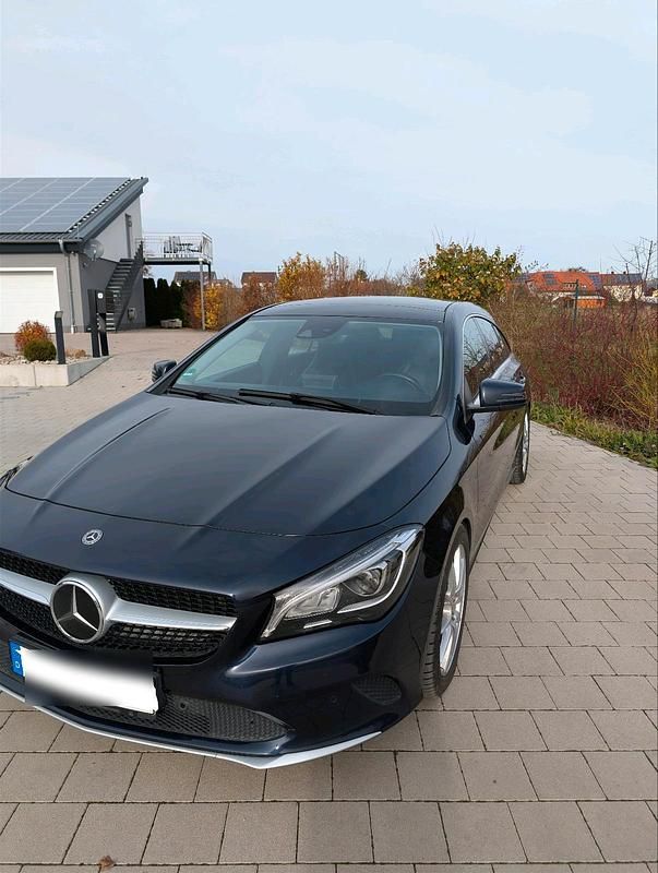 Gebraucht Mercedes CLA220 170 PS (125 kW) 2018 Blau Limousine