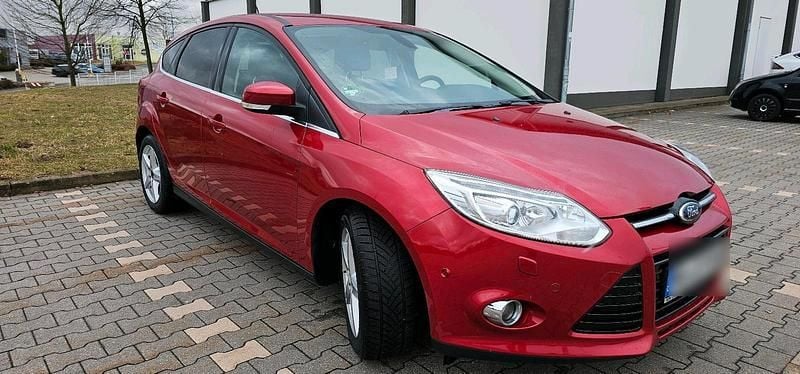 Rot Gebraucht 2013 Ford Focus Limousine | 5.000 € (Fairer Preis) - Bild 1/4