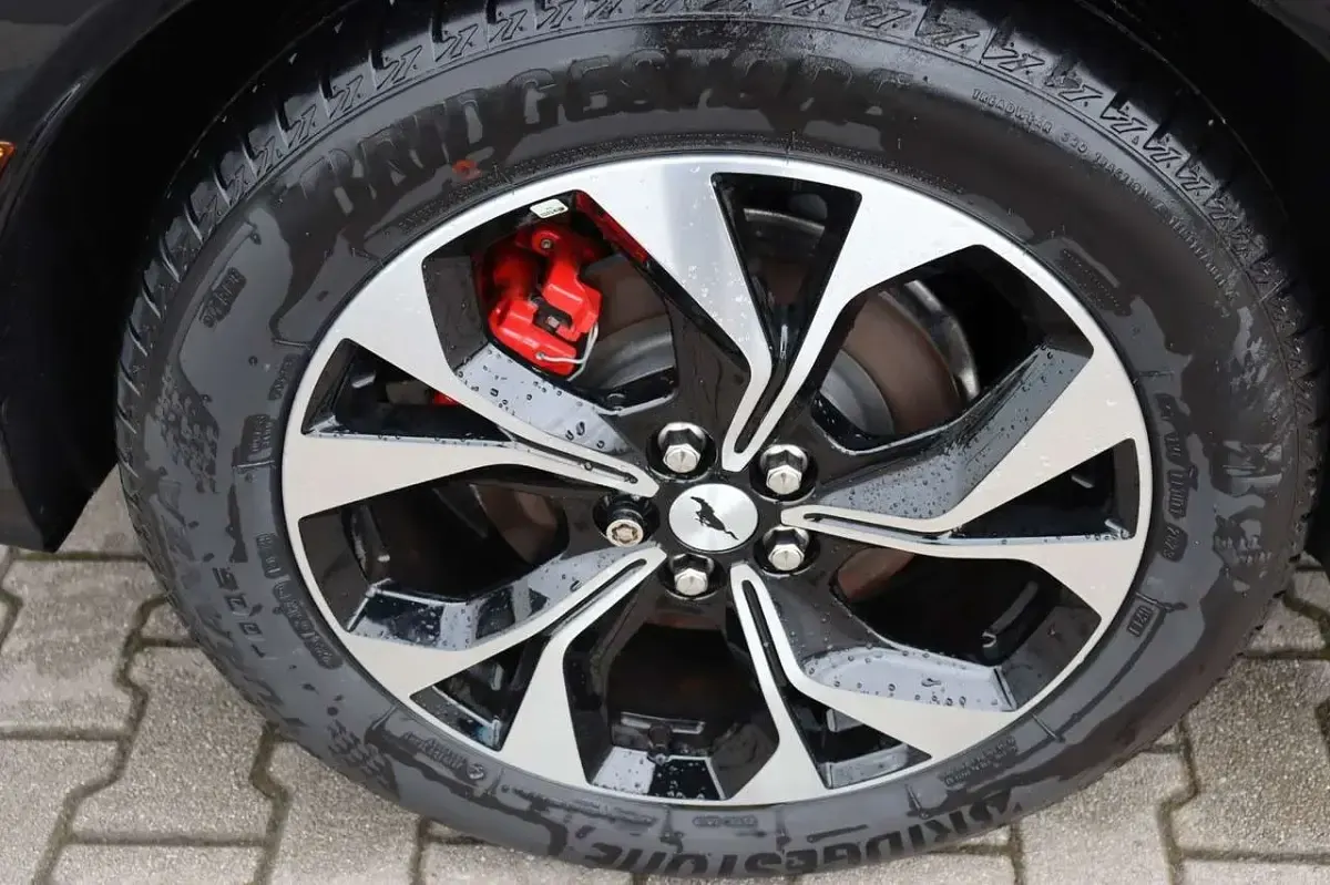 Neu Ford Mustang Mach-E Premium 275 kW (375 PS) 2026 Terrain sand SUV