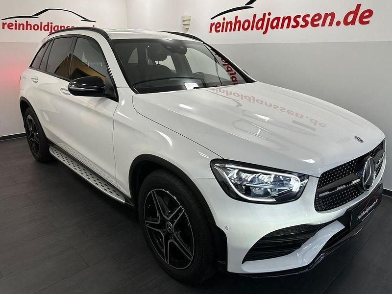 Weiß Gebraucht 2022 Mercedes GLC300 AMG SUV | 41.890 € (Fairer Preis) - Bild 1/4