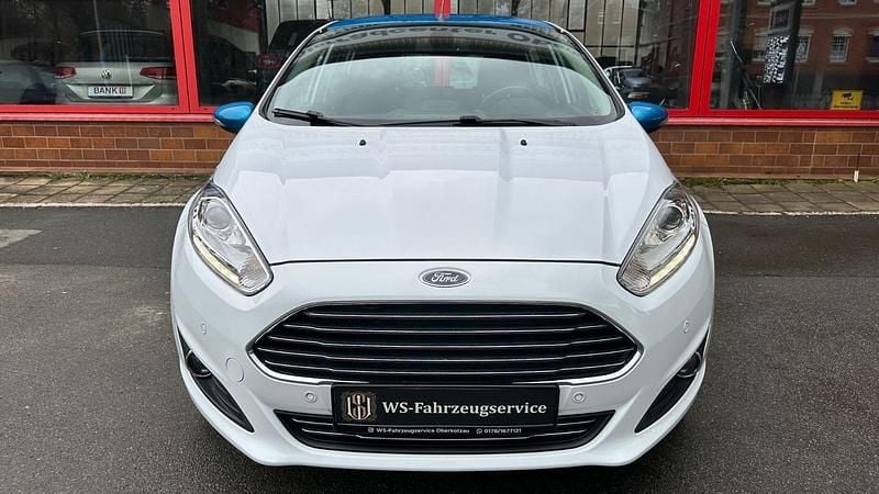 Gebraucht Ford Fiesta Titanium 125 PS (91 kW) 2016 Weiß Kleinwagen