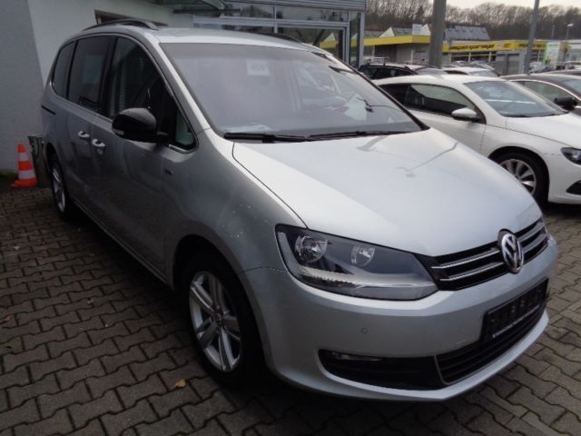 Gebraucht VW Sharan Match 140 PS (102 kW) 2013 Silber metallic Van / Kleinbus