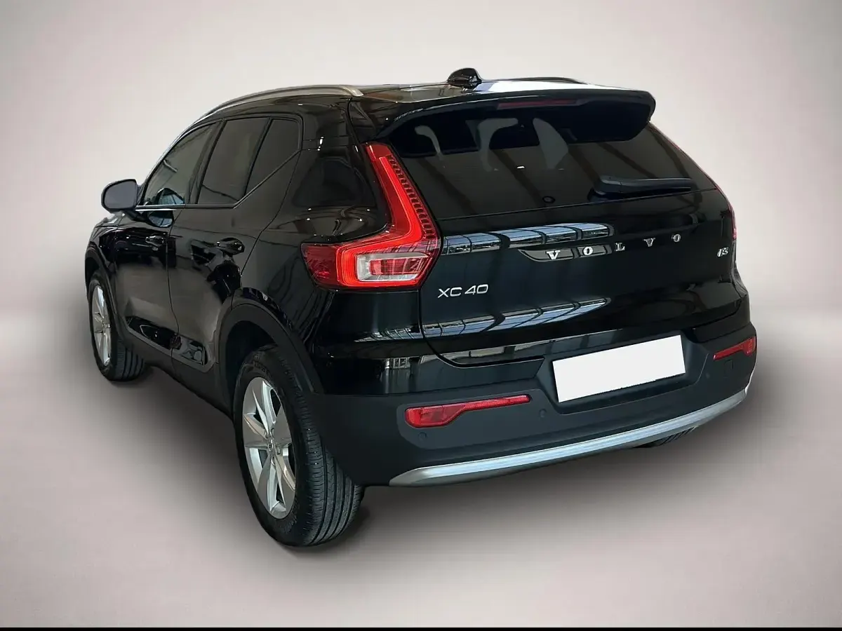 Gebraucht Volvo XC40 Core 163 PS (119 kW) 2023 Manufacturer SUV