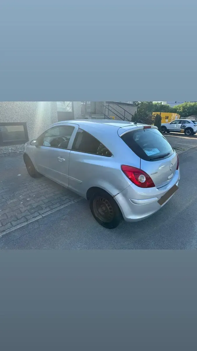 Usado Opel Corsa 90 HP (66 kW) 2008 Prateado Citadino
