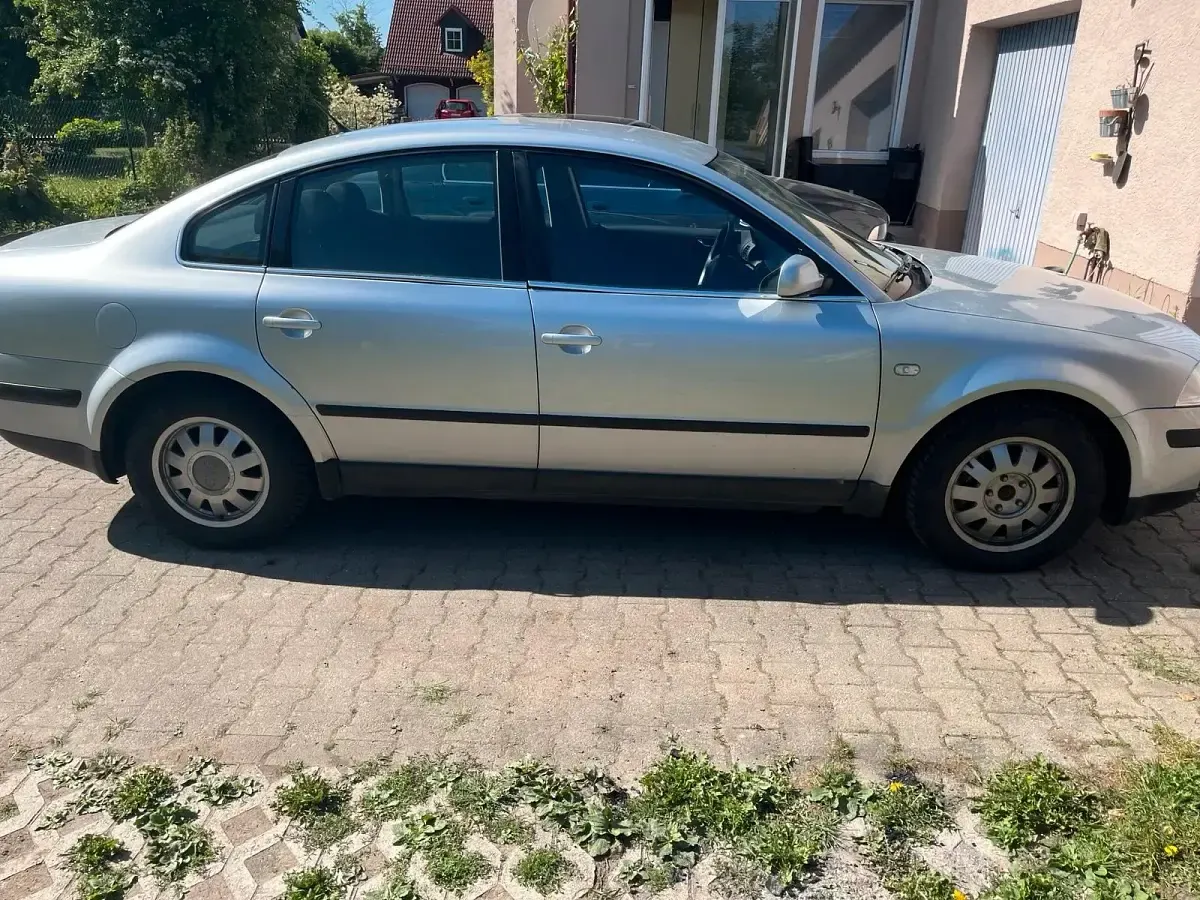 Gebraucht VW Passat 131 PS (96 kW) 2003 Silber Limousine