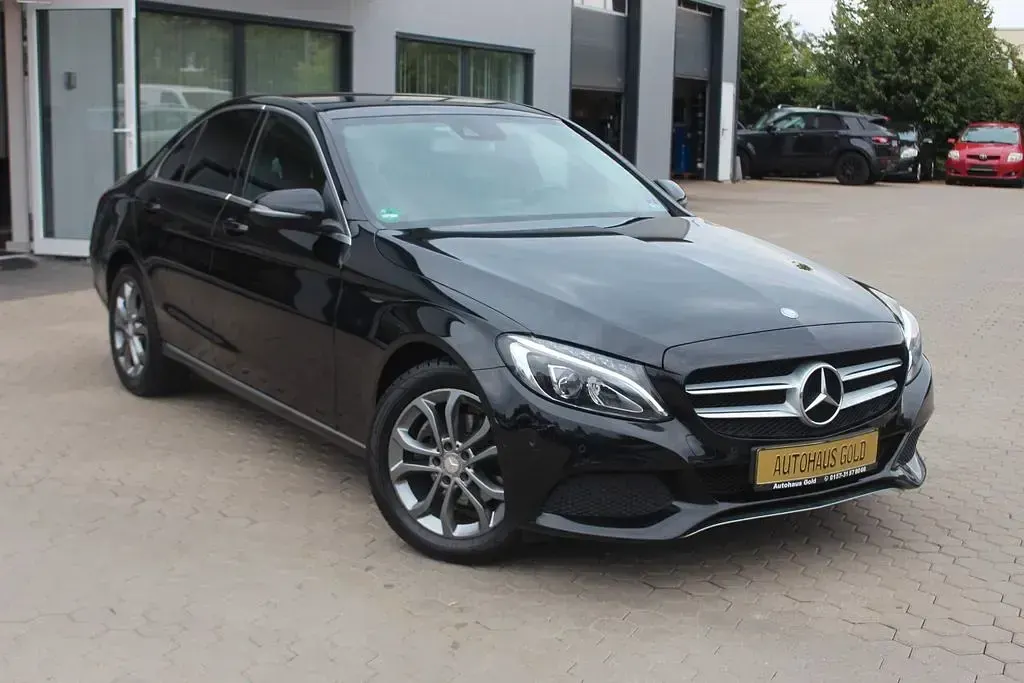Gebraucht Mercedes C180 116 PS (85 kW) 2015 Schwarz Limousine