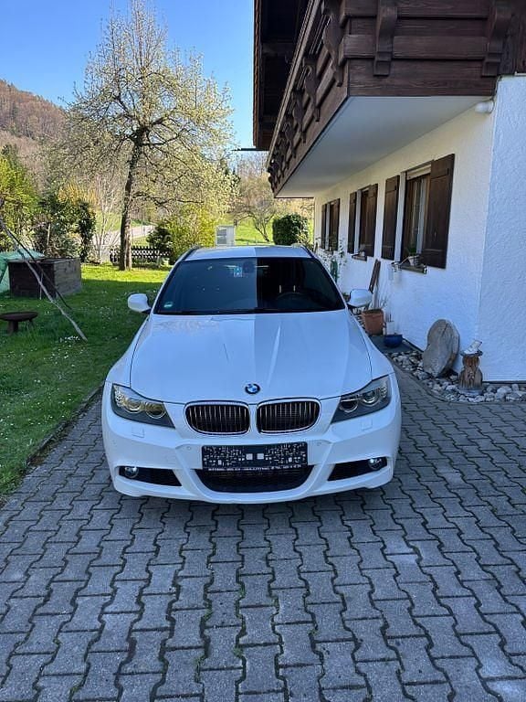 Gebraucht BMW 320 M Sport 184 PS (135 kW) 2011 Weiß Kombi