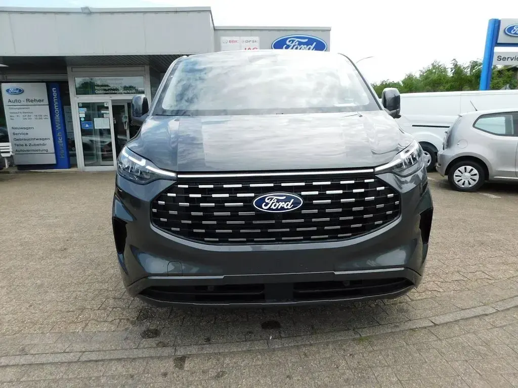 Neu Ford Tourneo Titanium 170 PS (125 kW) 2026 Grau Van / Kleinbus